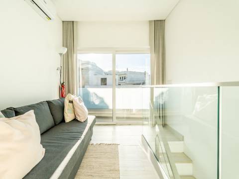 Quarteira - Duplex de 1 quarto com terraço espaçoso, totalmente remodelado