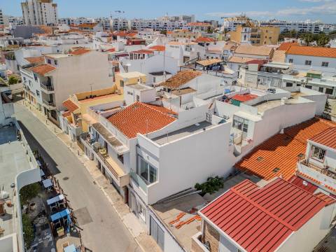 Quarteira - Duplex de 1 quarto com terraço espaçoso, totalmente remodelado