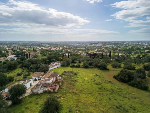 ALMANCIL - Terreno para reconstrução com vista mar