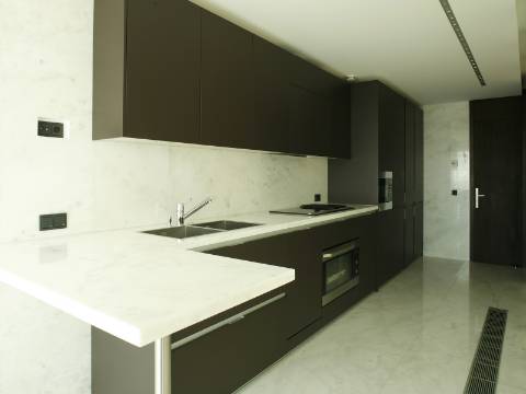 Apartamento de luxo 4 quartos Restelo piscina comum