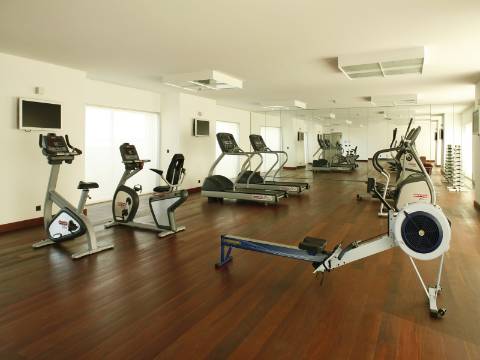 Apartamento de luxo 4 quartos Restelo piscina comum