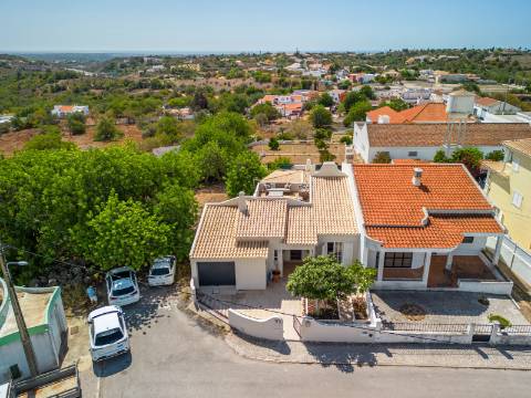 ALMANCIL (AREEIRO) - Moradia Geminada V2+1 com Piscina privada para Venda