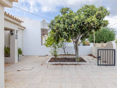 ALMANCIL (AREEIRO) - Moradia Geminada V2+1 com Piscina privada para Venda