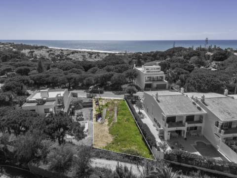 ENCOSTA DO LOBO - Terreno para construção perto da praia