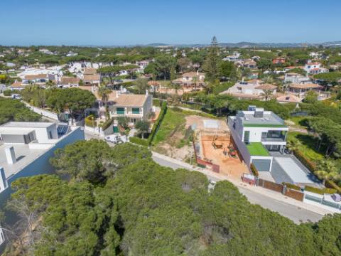 ENCOSTA DO LOBO - Terreno para construção perto da praia