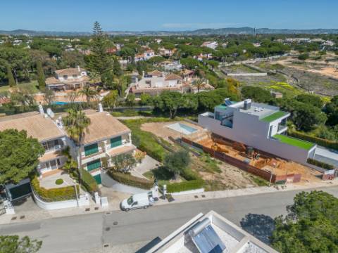 ENCOSTA DO LOBO - Terreno para construção perto da praia