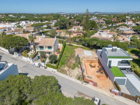 ENCOSTA DO LOBO - Terreno para construção perto da praia