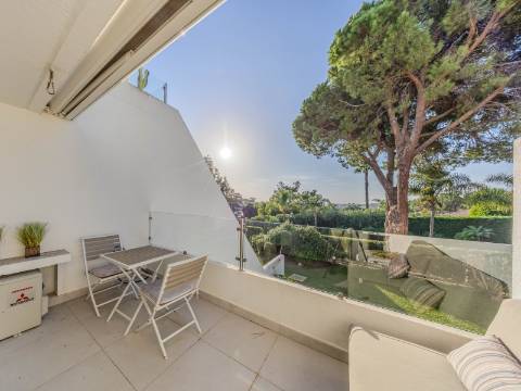QUINTA DO LAGO - Apartamento T1 duplex renovado com VISTA MAR