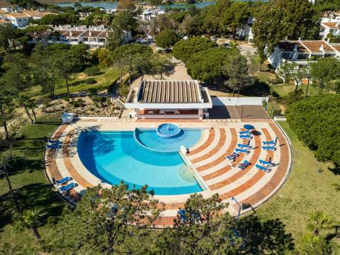 QUINTA DO LAGO - Apartamento T1 duplex renovado com VISTA MAR