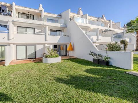 QUINTA DO LAGO - Apartamento T1 duplex renovado com VISTA MAR