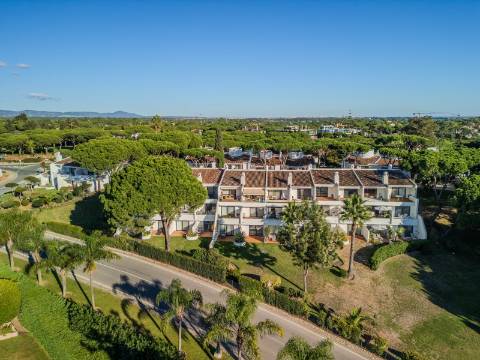 QUINTA DO LAGO - Apartamento T1 duplex renovado com VISTA MAR