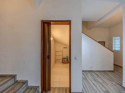 LOULÉ - Moradia com 3 Quartos em urbanização tranquila