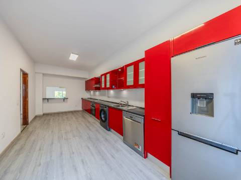 LOULÉ - Moradia com 3 Quartos em urbanização tranquila