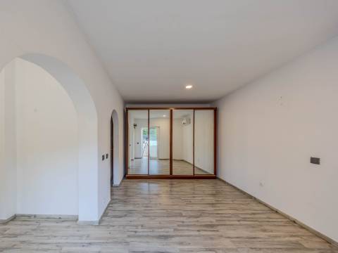 LOULÉ - Moradia com 3 Quartos em urbanização tranquila