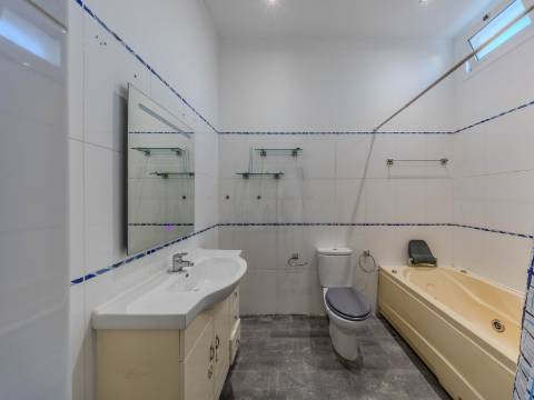 LOULÉ - Moradia com 3 Quartos em urbanização tranquila