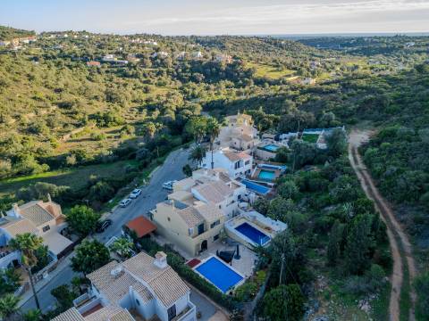 LOULÉ - Moradia com 3 Quartos em urbanização tranquila