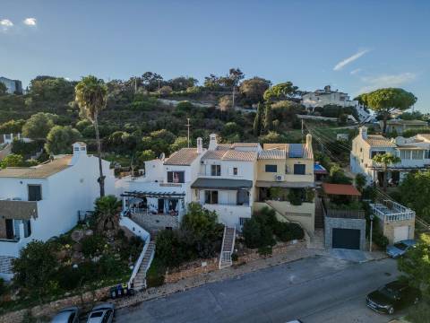 LOULÉ - Moradia com 3 Quartos em urbanização tranquila