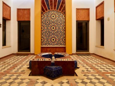 LOULÉ - Moradia de luxo com 4+1 quartos + Escritório, jardins, piscina aquecida e garagem