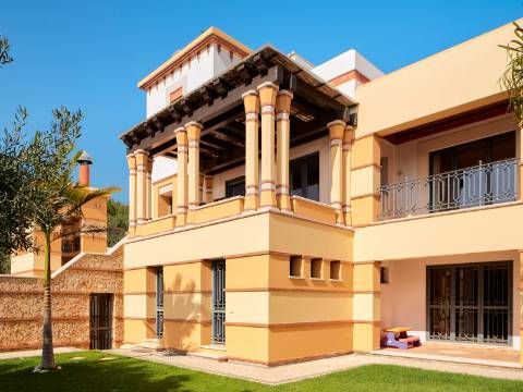 LOULÉ - Moradia de luxo com 4+1 quartos + Escritório, jardins, piscina aquecida e garagem