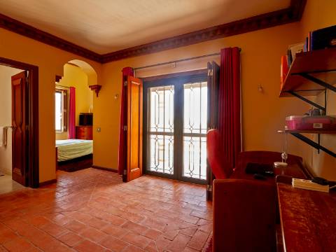 LOULÉ - Moradia de luxo com 4+1 quartos + Escritório, jardins, piscina aquecida e garagem