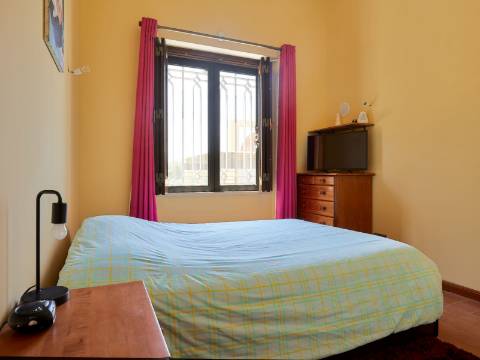 LOULÉ - Moradia de luxo com 4+1 quartos + Escritório, jardins, piscina aquecida e garagem