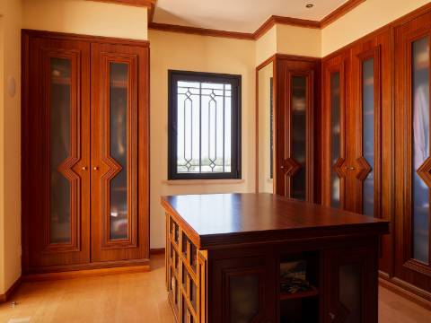 LOULÉ - Moradia de luxo com 4+1 quartos + Escritório, jardins, piscina aquecida e garagem