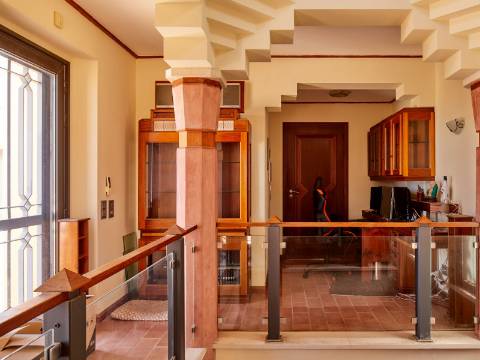 LOULÉ - Moradia de luxo com 4+1 quartos + Escritório, jardins, piscina aquecida e garagem