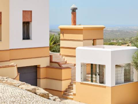 LOULÉ - Moradia de luxo com 4+1 quartos + Escritório, jardins, piscina aquecida e garagem