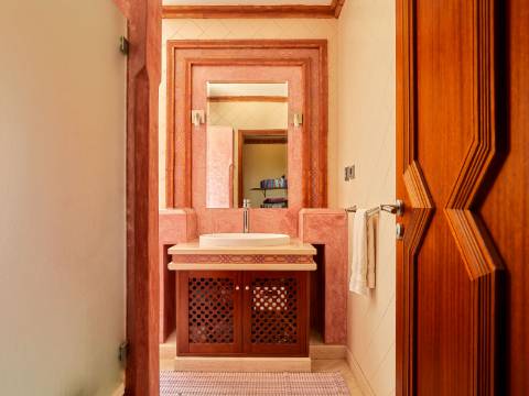 LOULÉ - Moradia de luxo com 4+1 quartos + Escritório, jardins, piscina aquecida e garagem