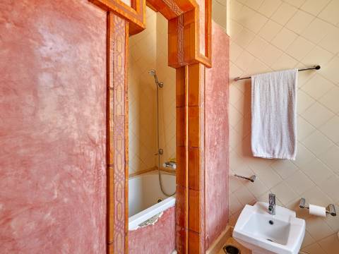 LOULÉ - Moradia de luxo com 4+1 quartos + Escritório, jardins, piscina aquecida e garagem