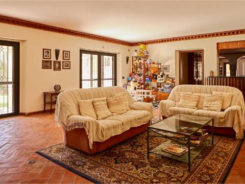 LOULÉ - Moradia de luxo com 4+1 quartos + Escritório, jardins, piscina aquecida e garagem