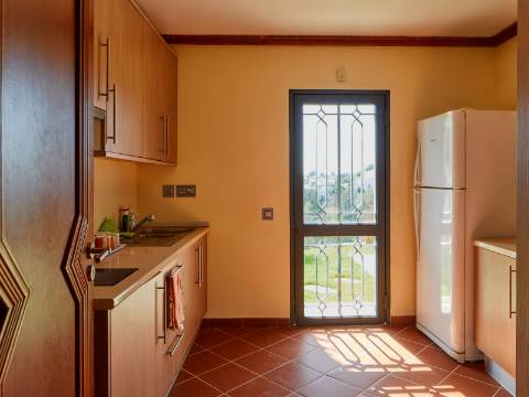 LOULÉ - Moradia de luxo com 4+1 quartos + Escritório, jardins, piscina aquecida e garagem