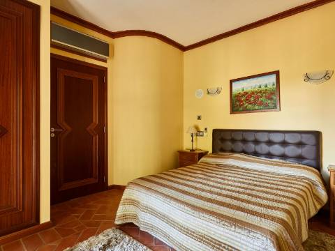 LOULÉ - Moradia de luxo com 4+1 quartos + Escritório, jardins, piscina aquecida e garagem