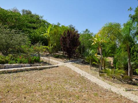 LOULÉ - Moradia de luxo com 4+1 quartos + Escritório, jardins, piscina aquecida e garagem