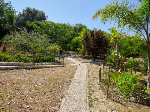 LOULÉ - Moradia de luxo com 4+1 quartos + Escritório, jardins, piscina aquecida e garagem