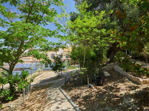 LOULÉ - Moradia de luxo com 4+1 quartos + Escritório, jardins, piscina aquecida e garagem