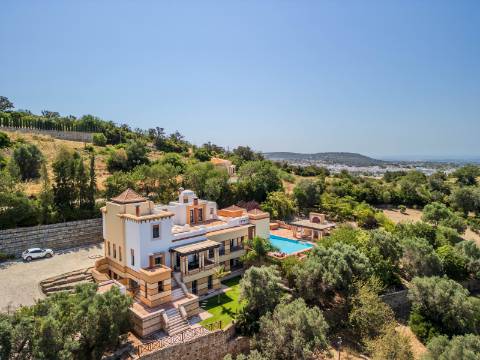 LOULÉ - Moradia de luxo com 4+1 quartos + Escritório, jardins, piscina aquecida e garagem