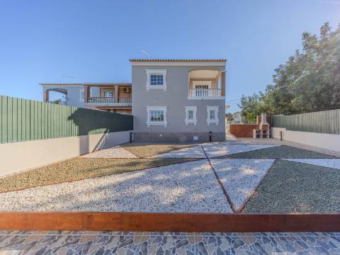 Loulé - Moradia com 3 Quartos em urbanização tranquila