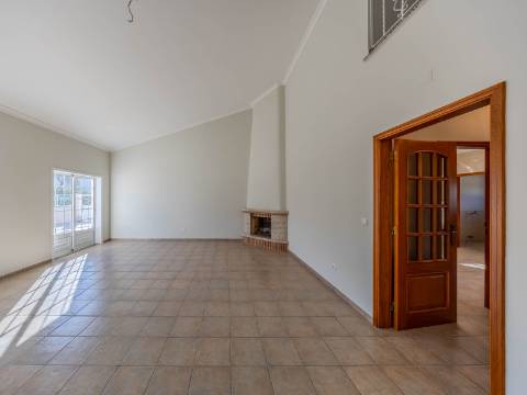 Loulé - Moradia com 3 Quartos em urbanização tranquila