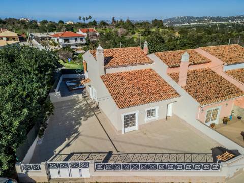 Loulé - Moradia com 3 Quartos em urbanização tranquila