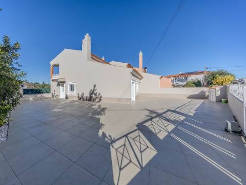 Loulé - Moradia com 3 Quartos em urbanização tranquila