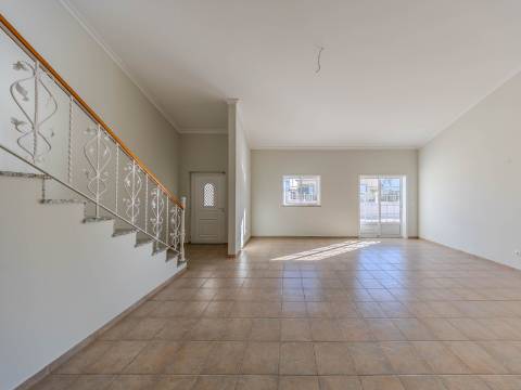 Loulé - Moradia com 3 Quartos em urbanização tranquila