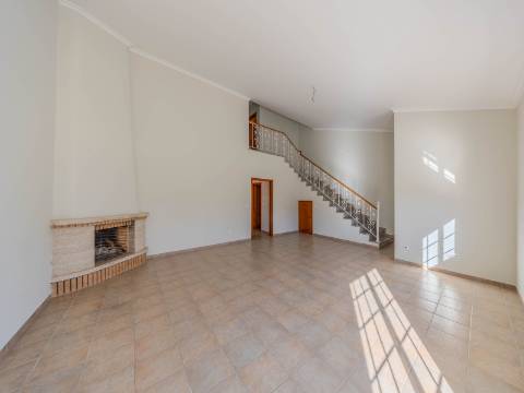 Loulé - Moradia com 3 Quartos em urbanização tranquila