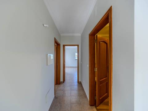 Loulé - Moradia com 3 Quartos em urbanização tranquila