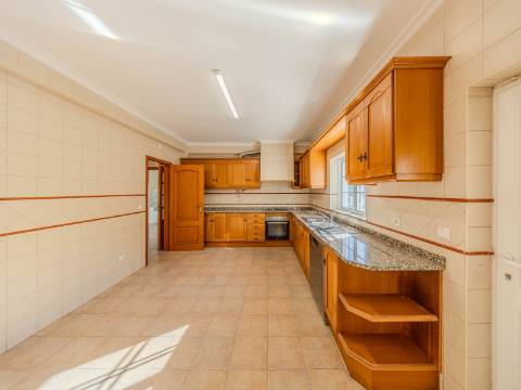 Loulé - Moradia com 3 Quartos em urbanização tranquila