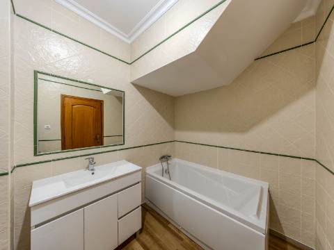 Loulé - Moradia com 3 Quartos em urbanização tranquila