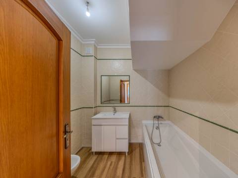 Loulé - Moradia com 3 Quartos em urbanização tranquila