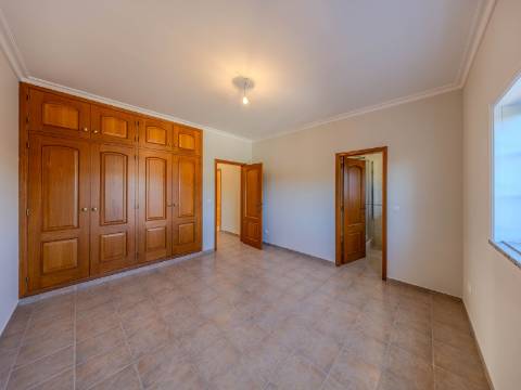 Loulé - Moradia com 3 Quartos em urbanização tranquila