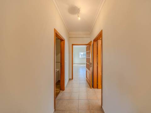 Loulé - Moradia com 3 Quartos em urbanização tranquila