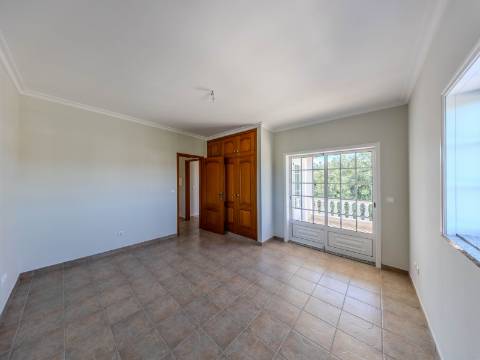 Loulé - Moradia com 3 Quartos em urbanização tranquila